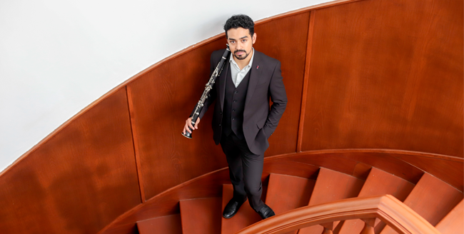 Prensa:LA ORQUESTA ESCUELA CARLOS CHÁVEZ PRESENTA UN MOSAICO SONORO DE LOS SIGLOS XIX Y XX CON TONOS GÓTICOS Y LA EXPRESIVIDAD DEL CLARINETE